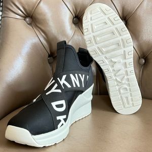 Nwot DKNY Leya Sneaker Wedge